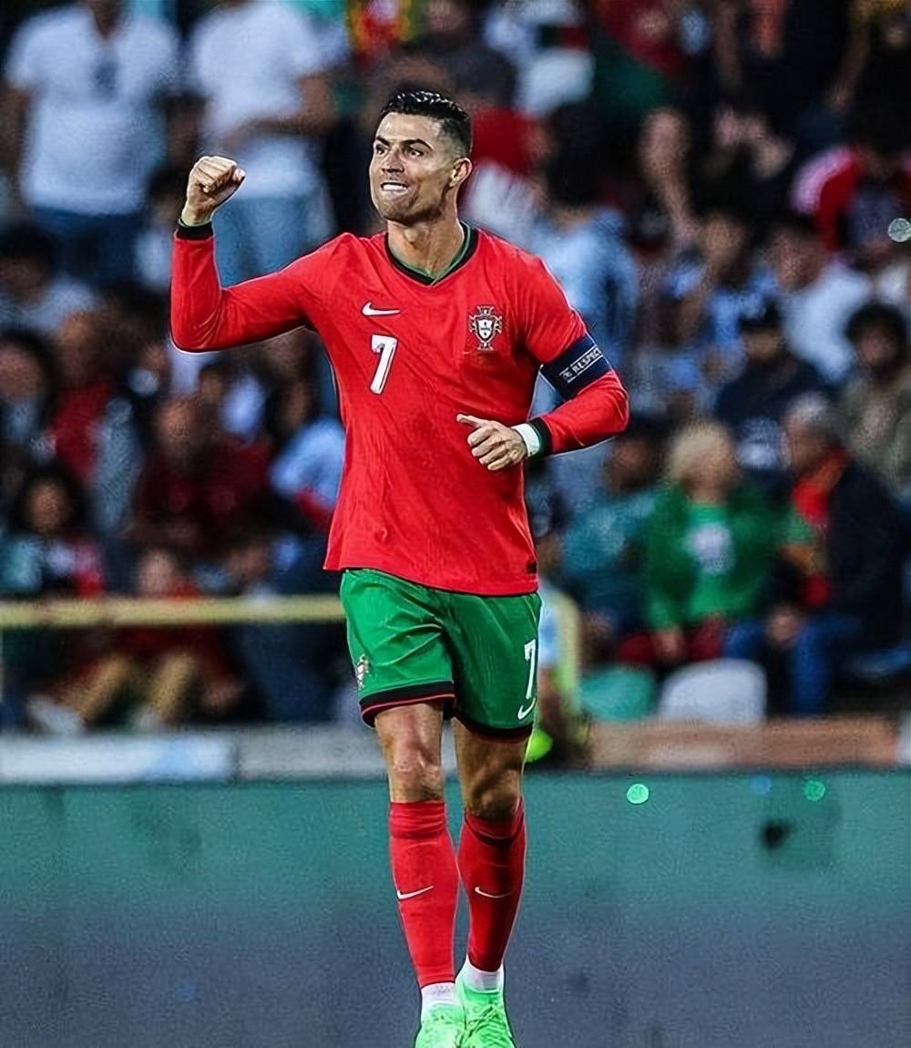 C罗回归赛场，连败首场状态亮眼，法国队观众沸腾！的简单介绍