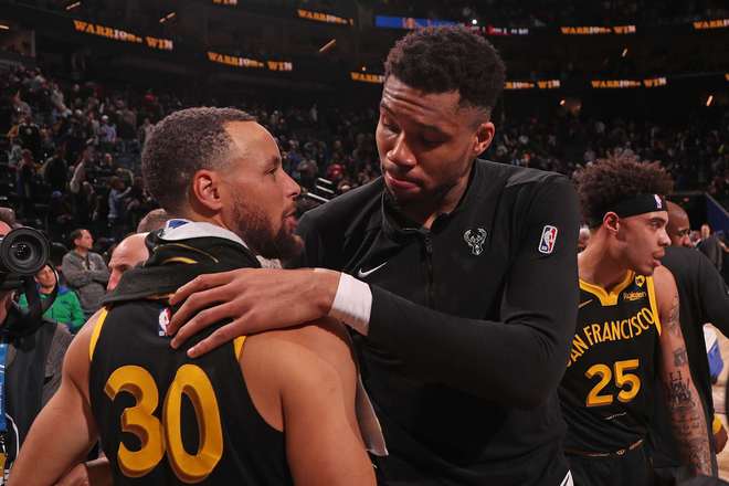 库里巅峰对决，字母哥与50激战德国队分钟，比分优势明显胜负难料！